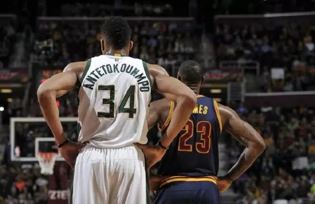 既不占球权 既不占球权